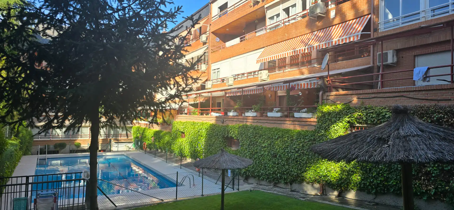Piscina de Piso en venta en Las Rozas de Madrid con Aire acondicionado, Calefacción y Jardín privado