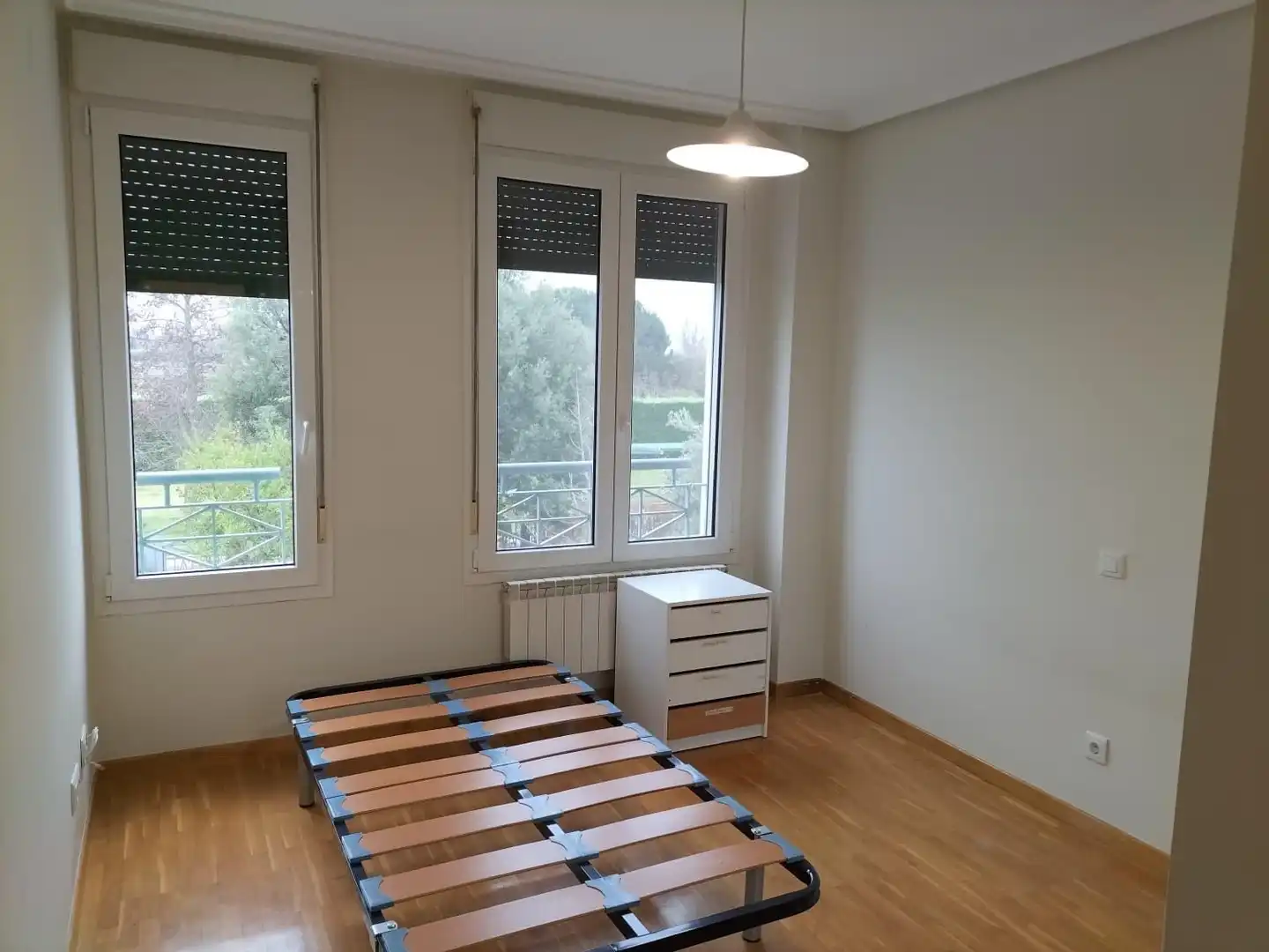 Habitación de Casa adosada en venta en Grijota con Calefacción, Jardín privado y Terraza