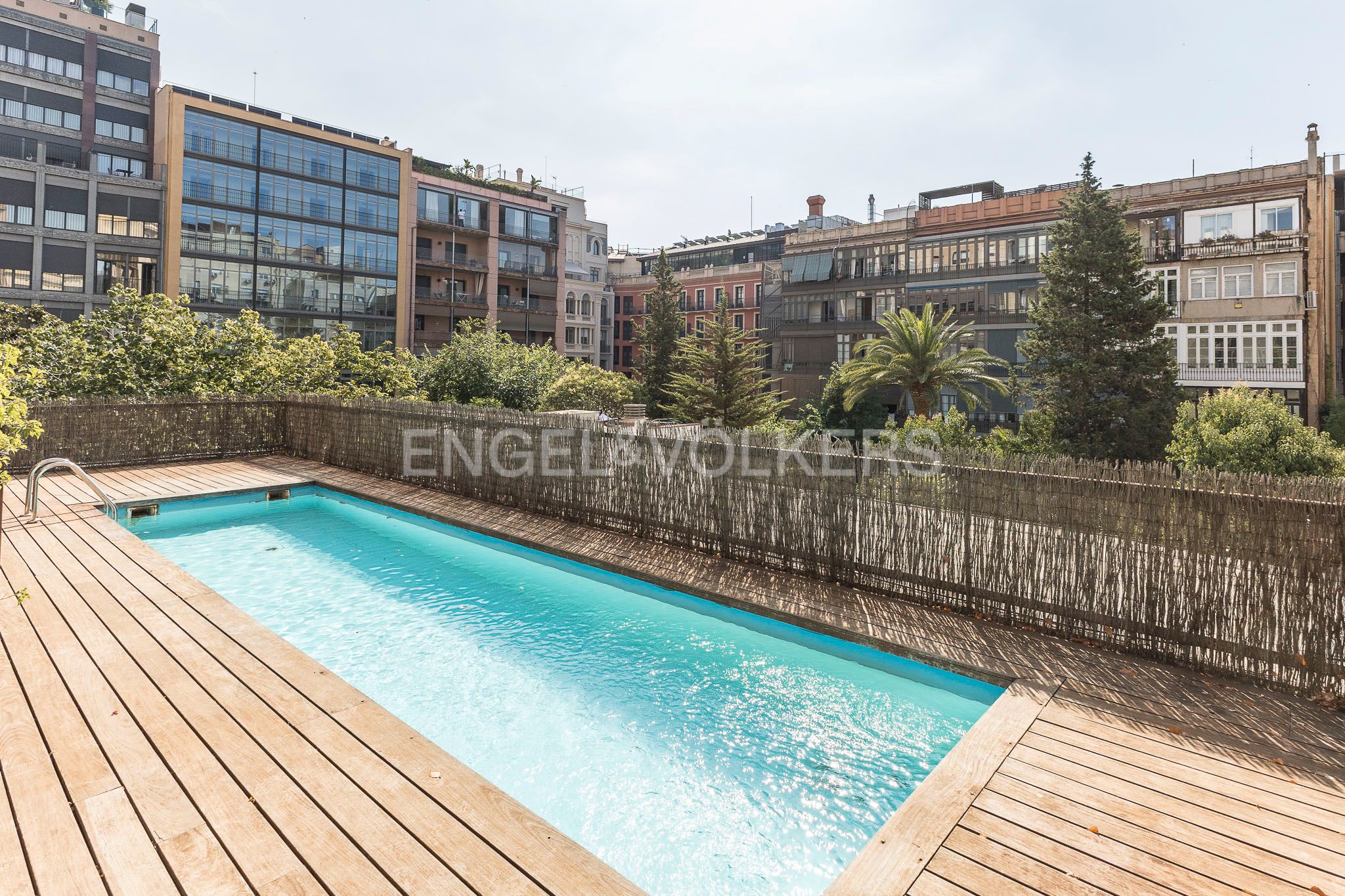 Swimming pool of Apartment for sale in  Barcelona Capital  with Air Conditioner, Heating and Parquet flooring
