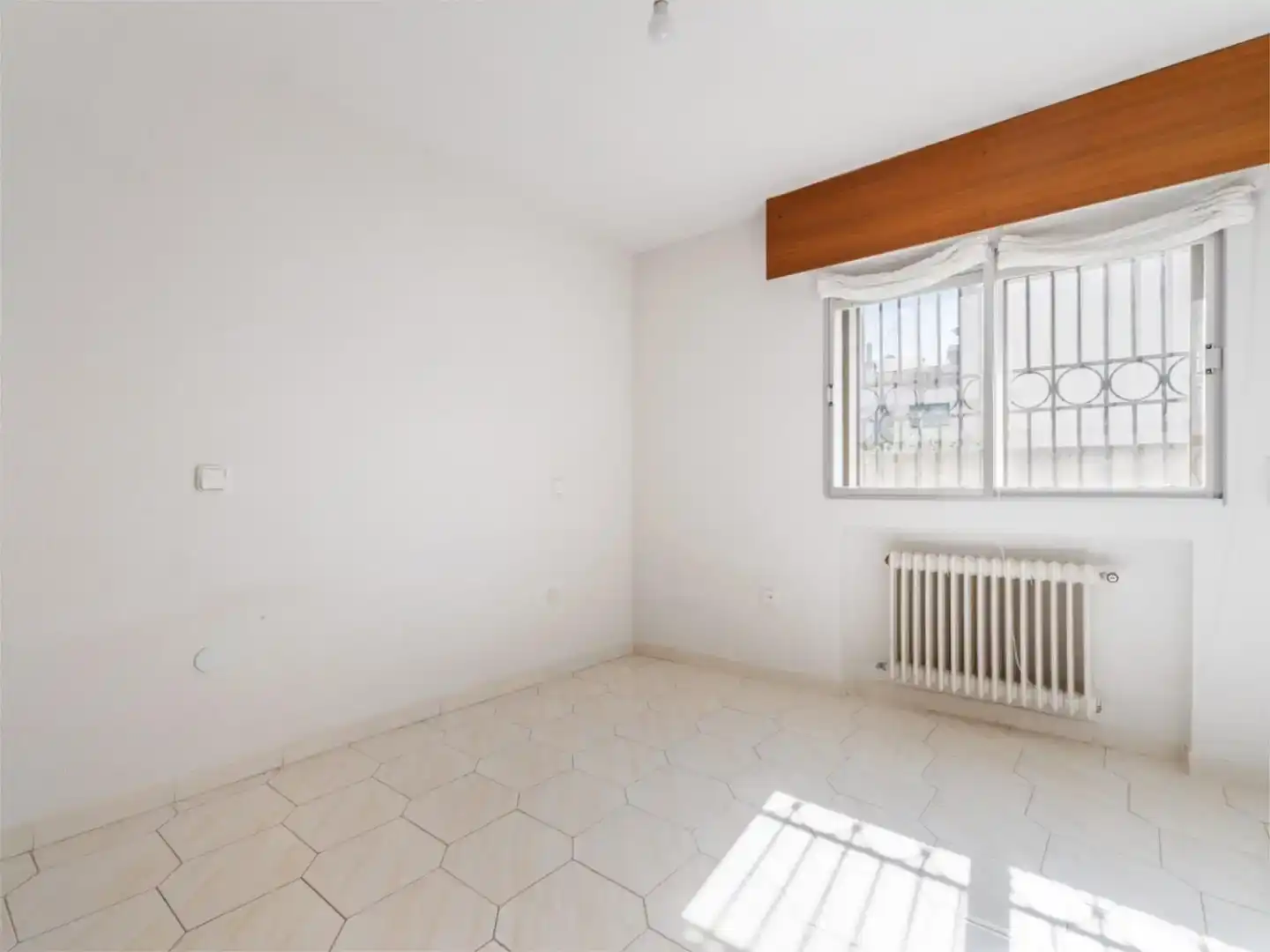 Habitación de Piso en venta en Alcalá de Henares con Jardín privado, Trastero y Piscina