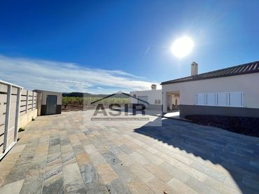 Detached house for sale in Montroi / Montroy