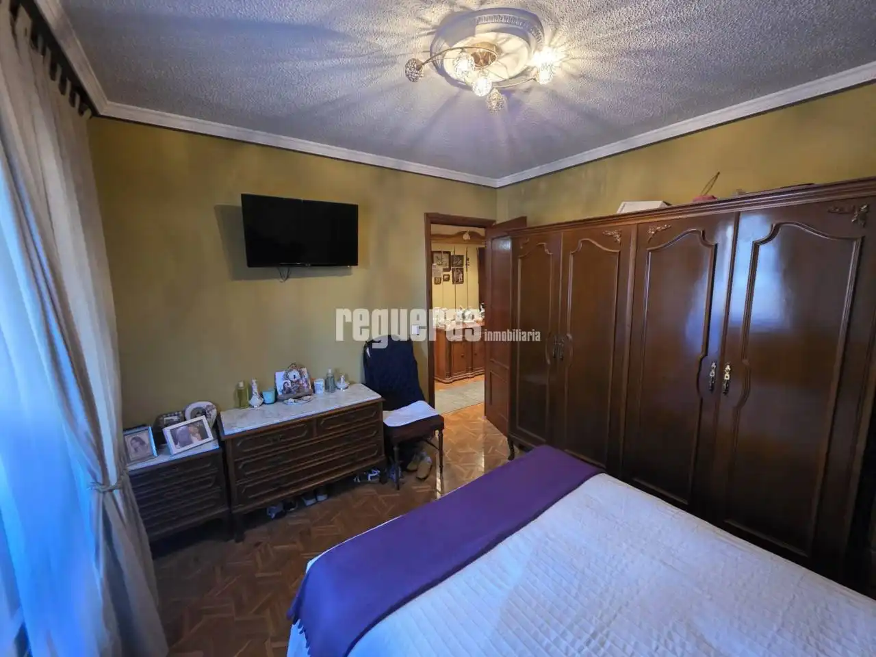 Habitación de Ático en venta en Avilés con Calefacción, Parquet y Terraza