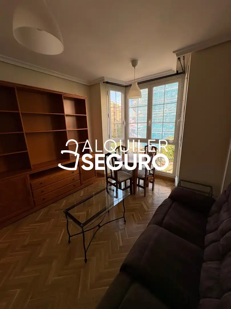Sala de estar de Piso de alquiler en Madrid con Aire acondicionado, Calefacción y Trastero