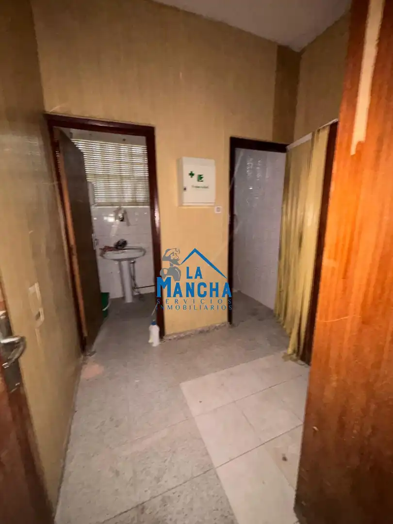 Badezimmer von Fabrikhallen zum Verkauf in Albacete