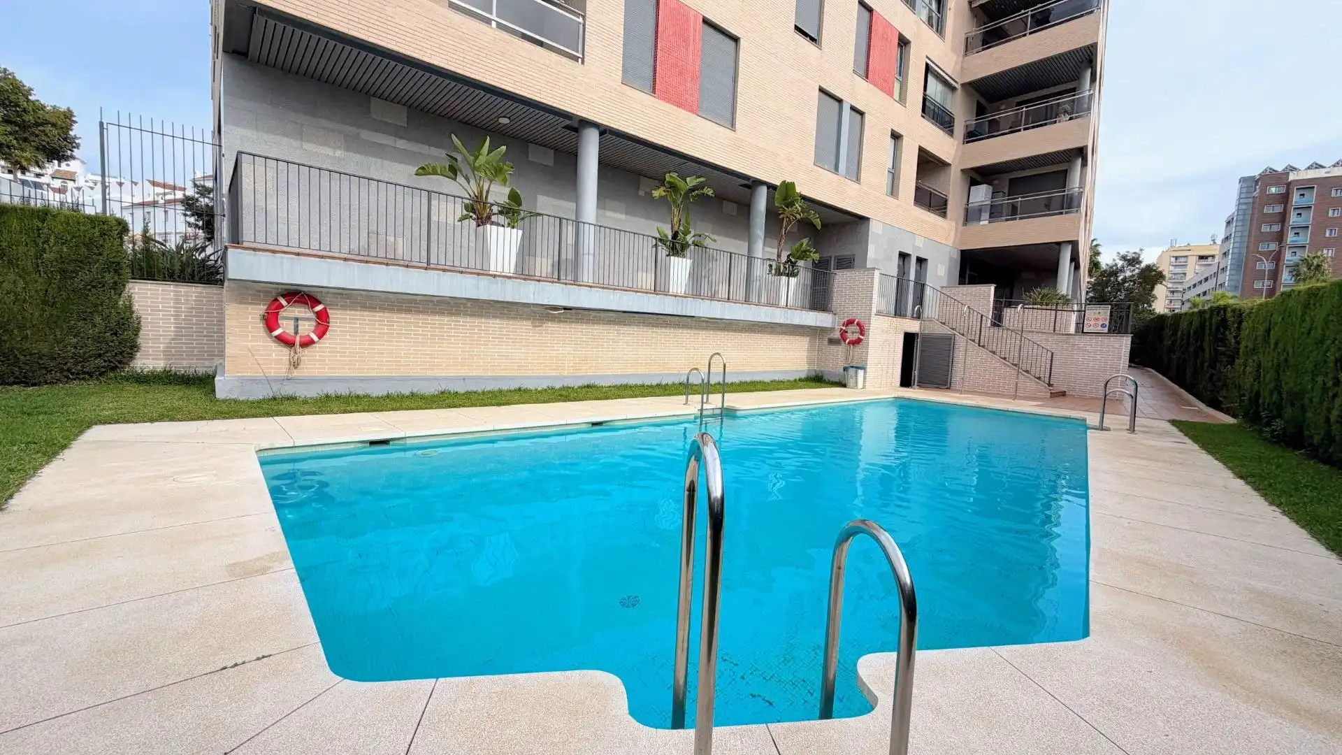 Swimming pool of Flat for rent in El Bajondillo