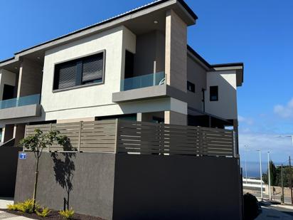 Vista exterior de Casa o xalet en venda en Santa María de Guía de Gran Canaria amb Terrassa i Balcó