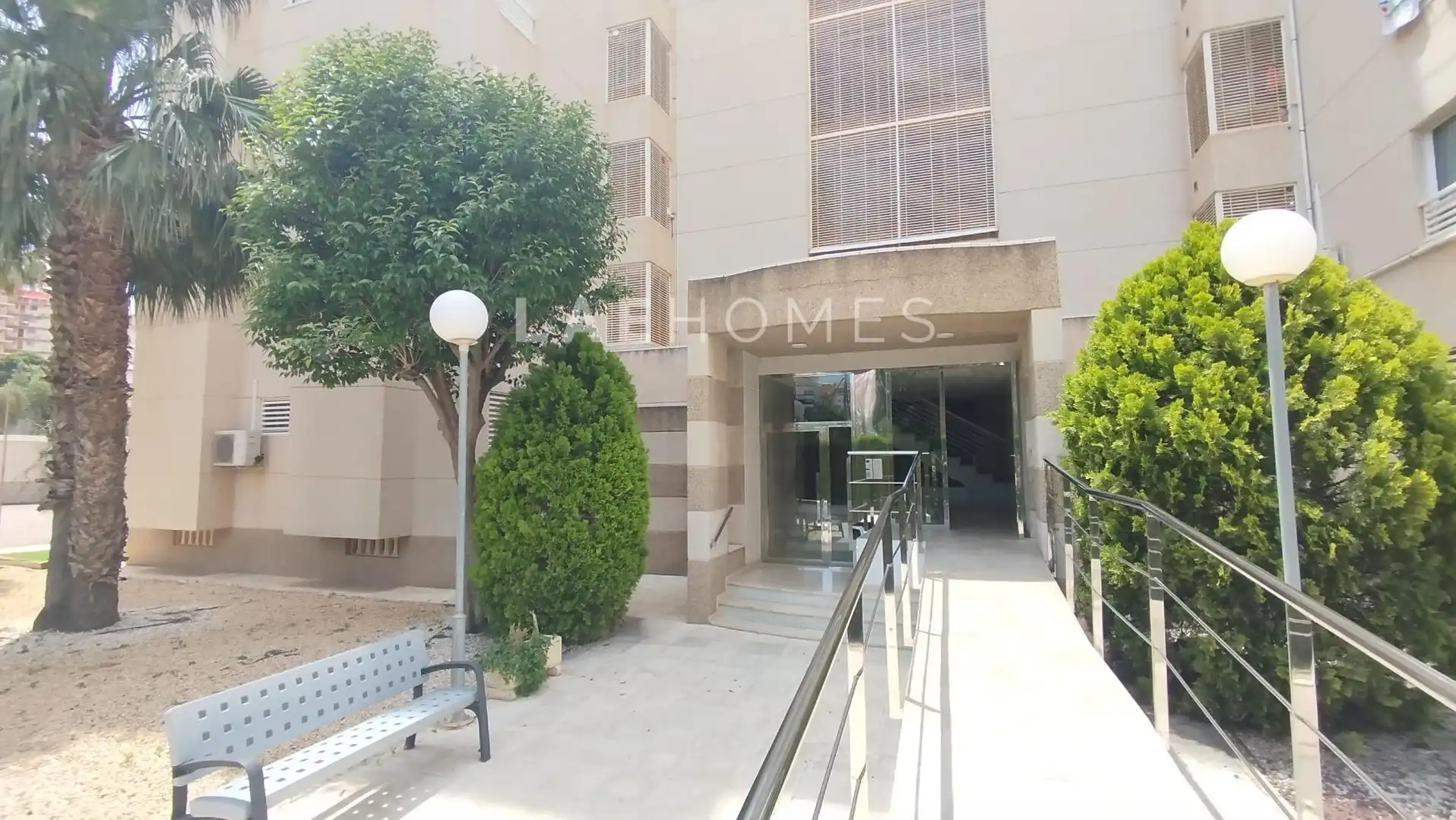 Vista exterior de Pis de lloguer en Alicante / Alacant amb Aire condicionat, Moblat i Piscina comunitària