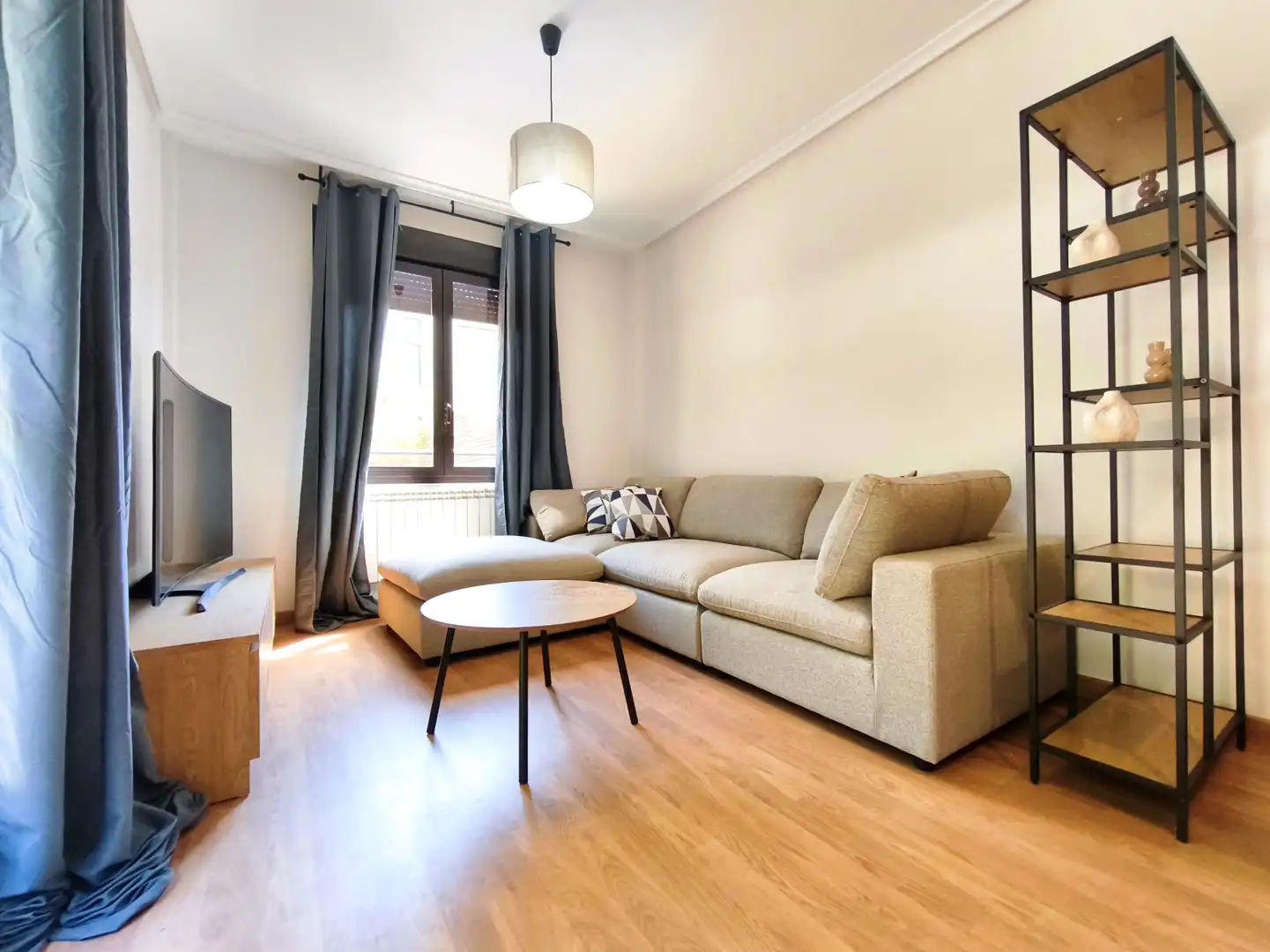 Sala de estar de Piso en venta en Lardero con Calefacción, Jardín privado y Parquet