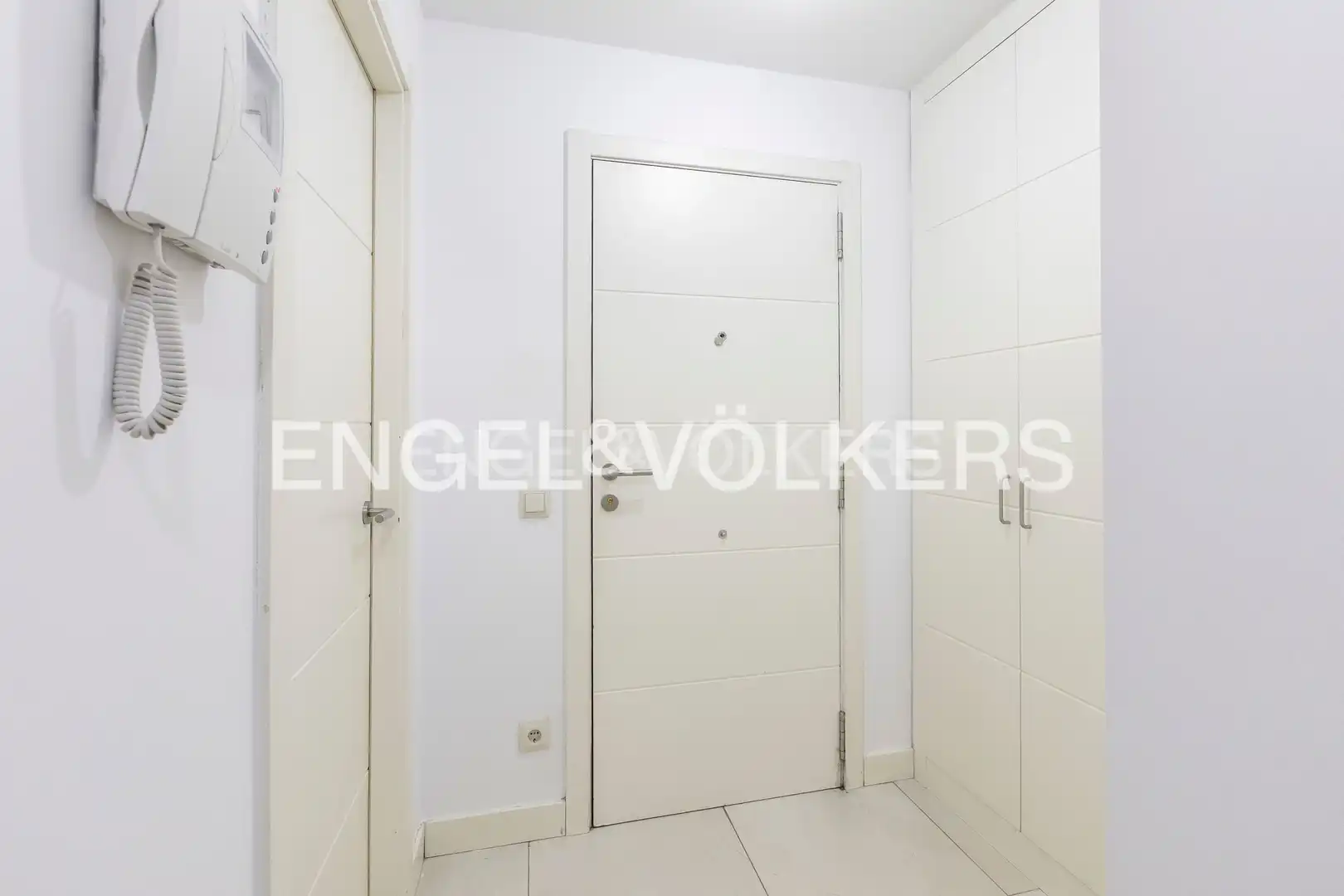 Flat for sale in Madrid  with Air Conditioner, Heating and Storage room