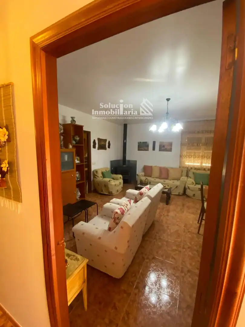 Sala d'estar de Casa o xalet en venda en Calvarrasa de Arriba amb Traster i Moblat