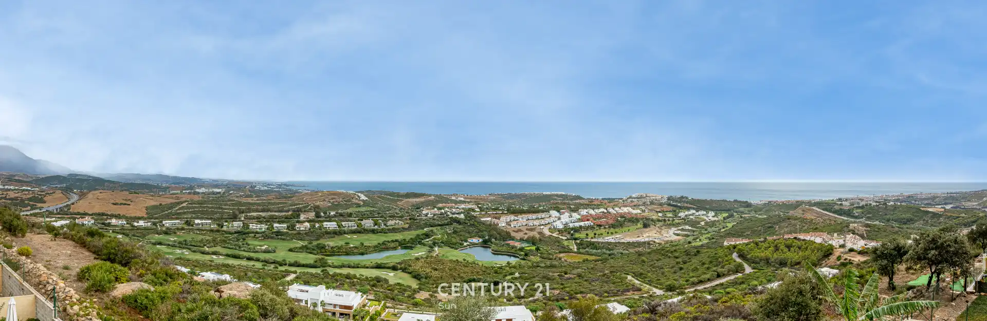 Vista exterior de Pis en venda en Casares amb Jardí privat, Terrassa i Piscina comunitària