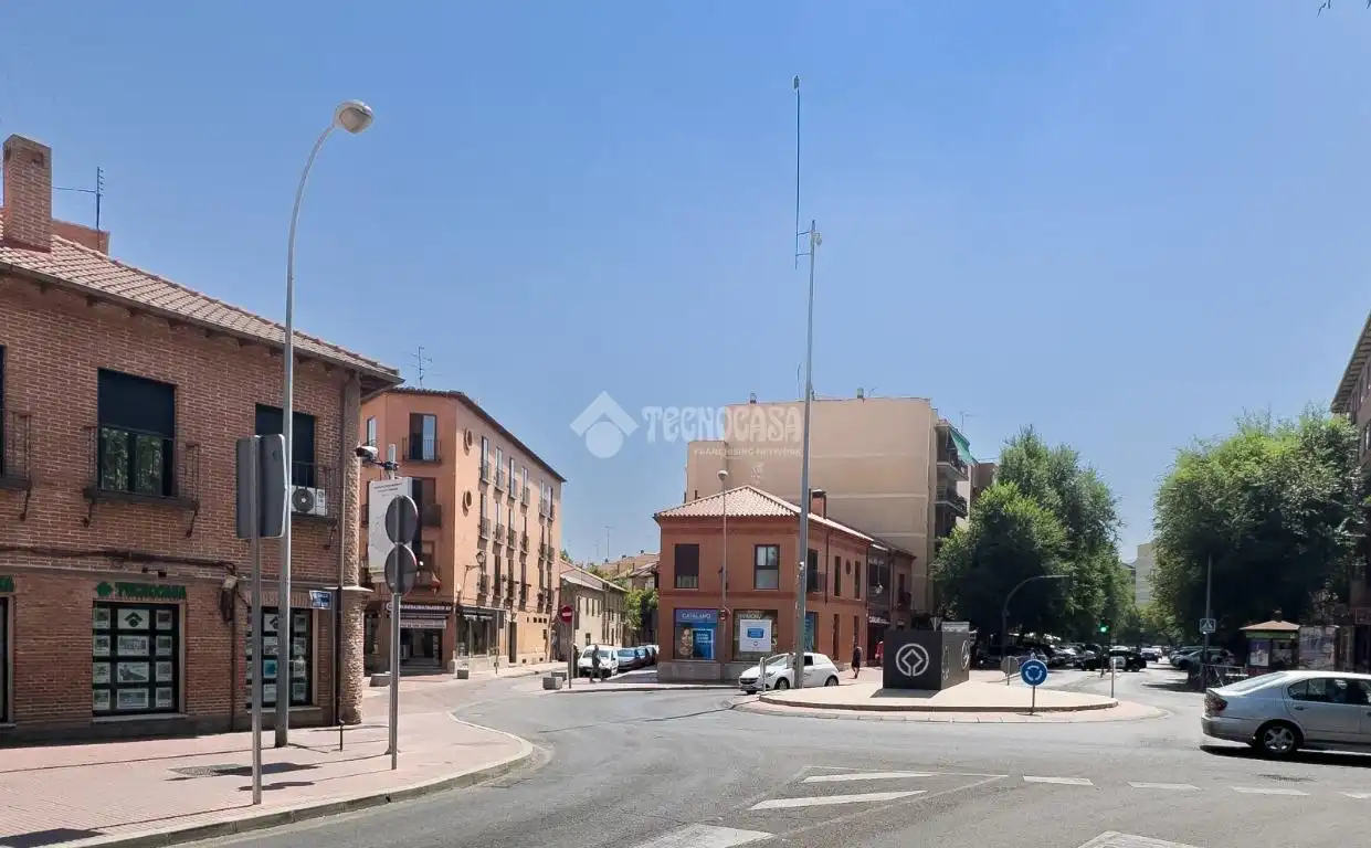 Außenansicht von Gebäude zur Miete in Alcalá de Henares