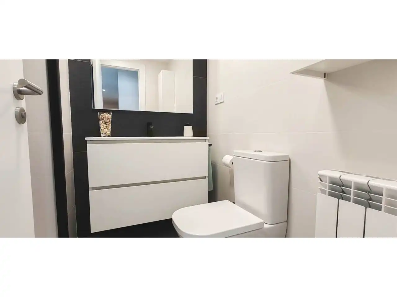 Badezimmer von Wohnung zum Verkauf in Girona mit Klimaanlage, Heizung und Terrasse
