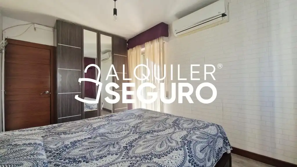 Bedroom of Flat for rent in Madrid  with Air Conditioner, Heating and Furnished