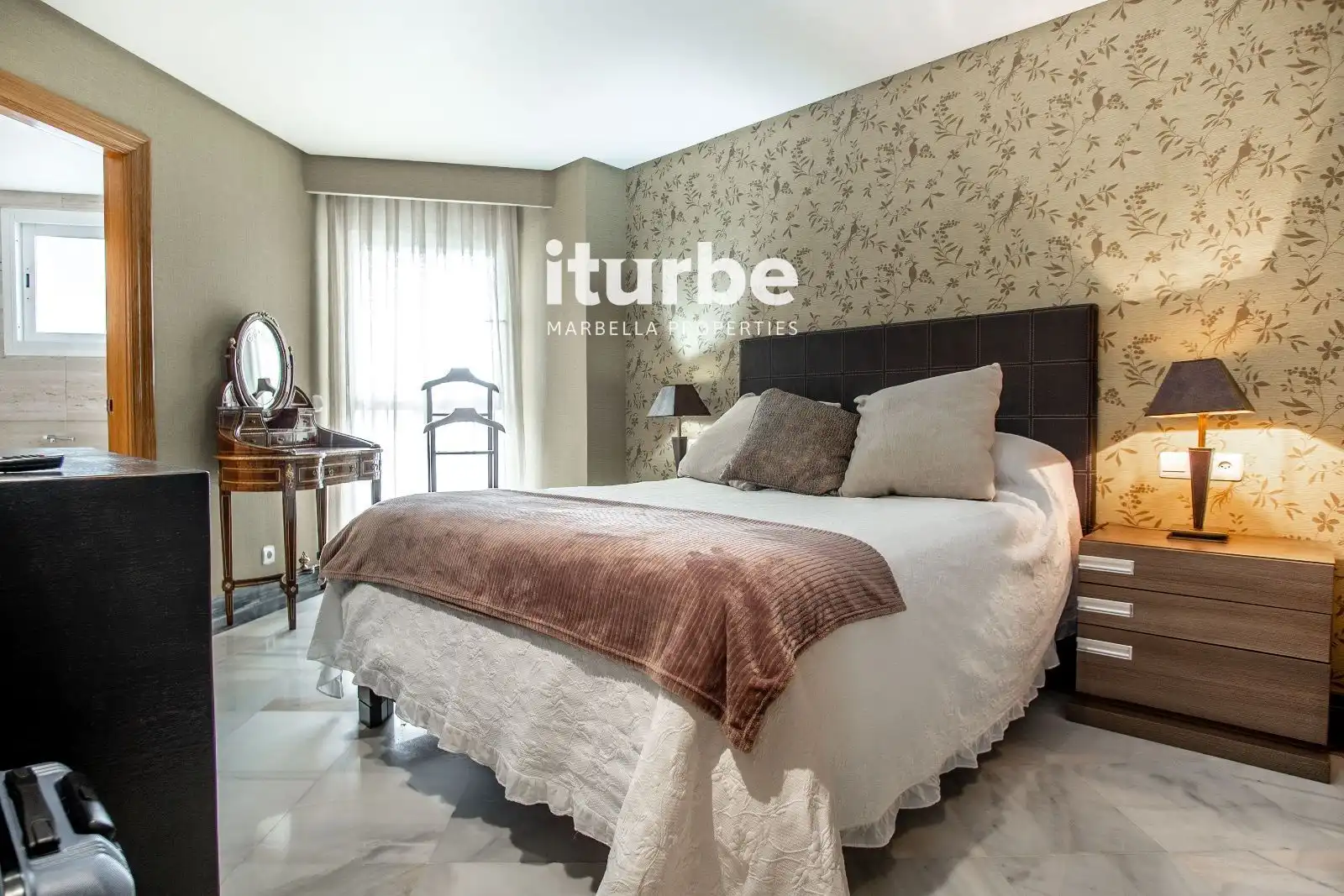Bedroom of Flat for rent in Marbella  with Air Conditioner, Terrace and Swimming Pool