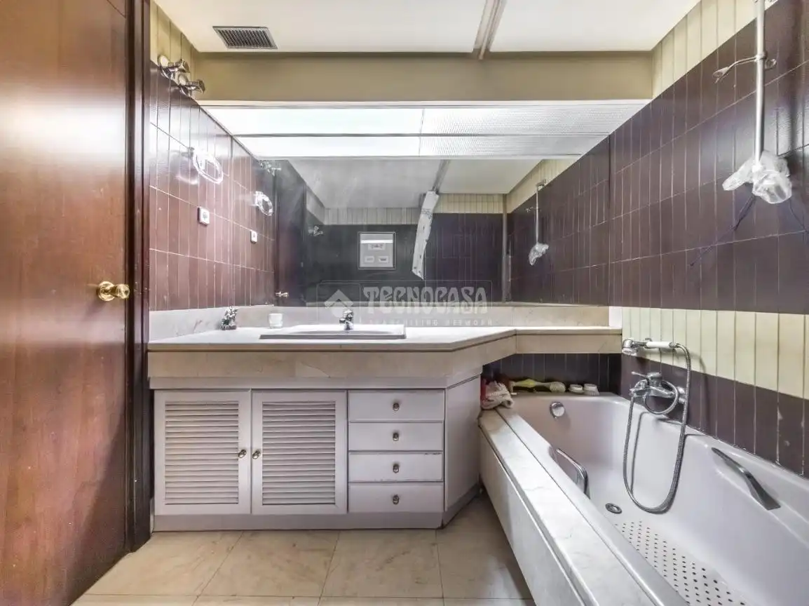 Badezimmer von Wohnung zum Verkauf in Madrid mit Heizung, Terrasse und Abstellraum