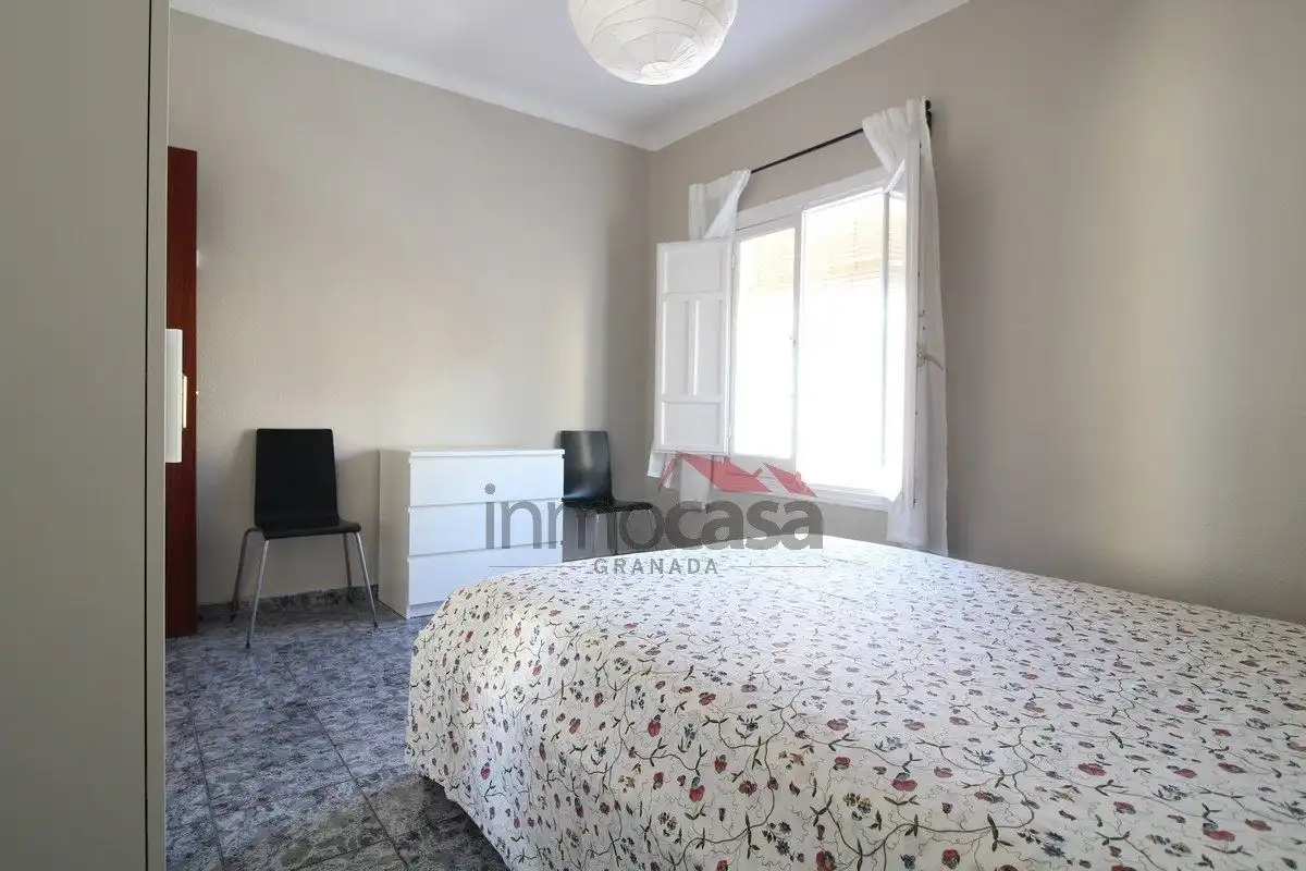 Bedroom of Flat for rent in Granada  with Air Conditioner, Heating and Furnished