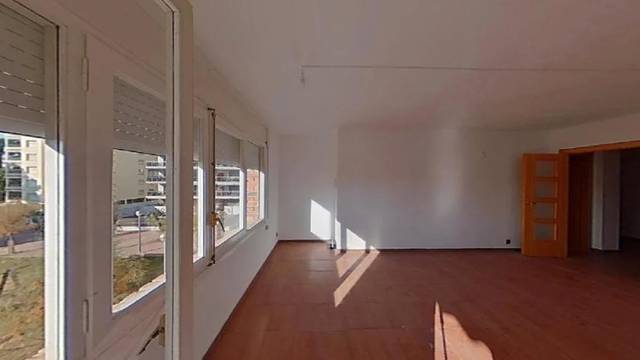 Piso en Venta en Plaça de Narcís Monturiol en Barri Marítim