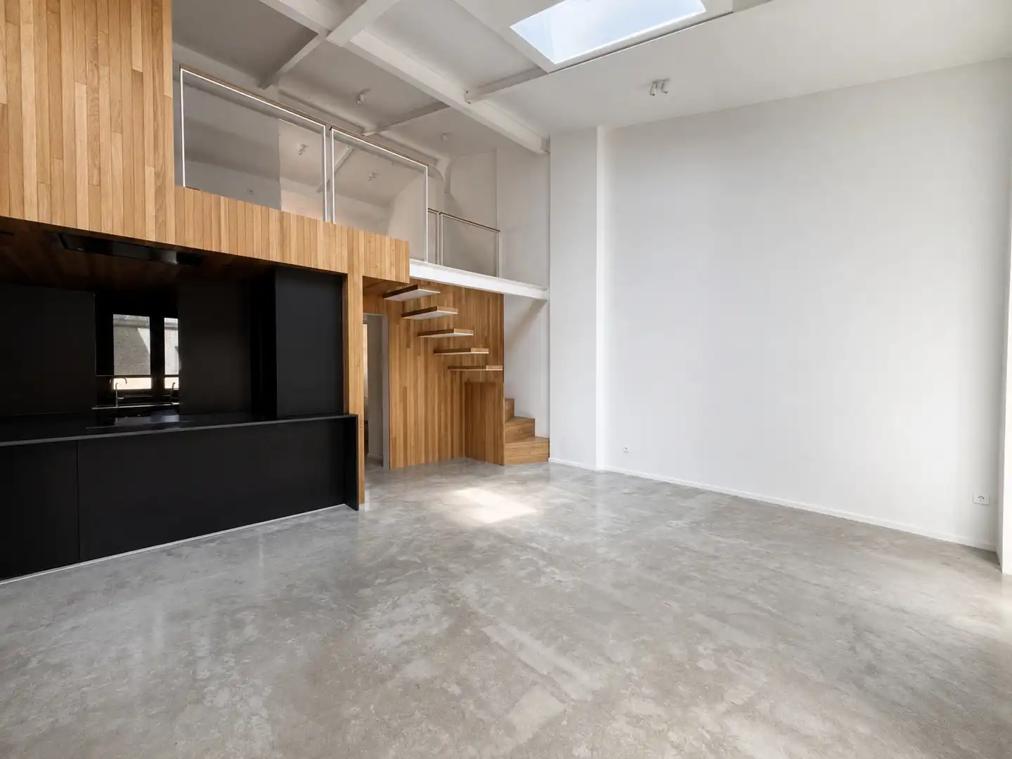 Attic for rent in Centro
