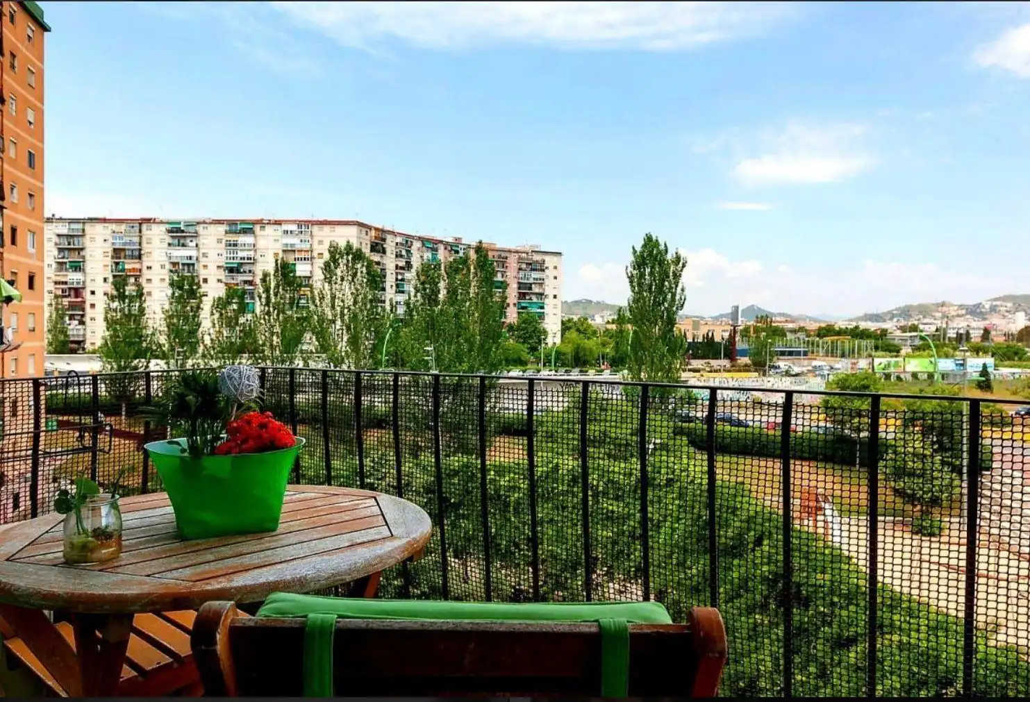 Flat with terrace for sale in Avenida CORTS CATALANES