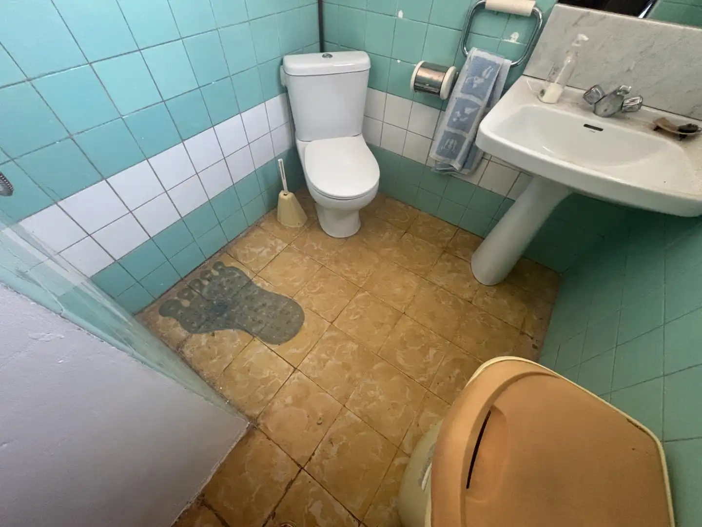 Bathroom of Houses for sale in Sarroca de Lleida  with Terrace, Oven and Balcony