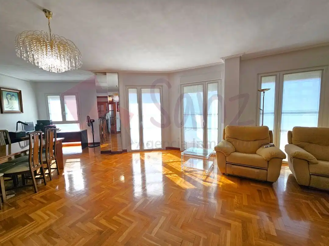 Sala d'estar de Pis en venda en  Logroño amb Calefacció, Terrassa i Traster