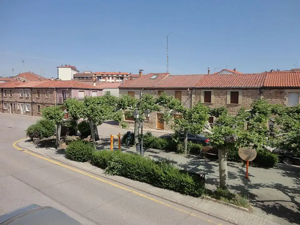 Einfamilien-Reihenhaus zum Verkauf in Salas de los Infantes mit Heizung und Privatgarten