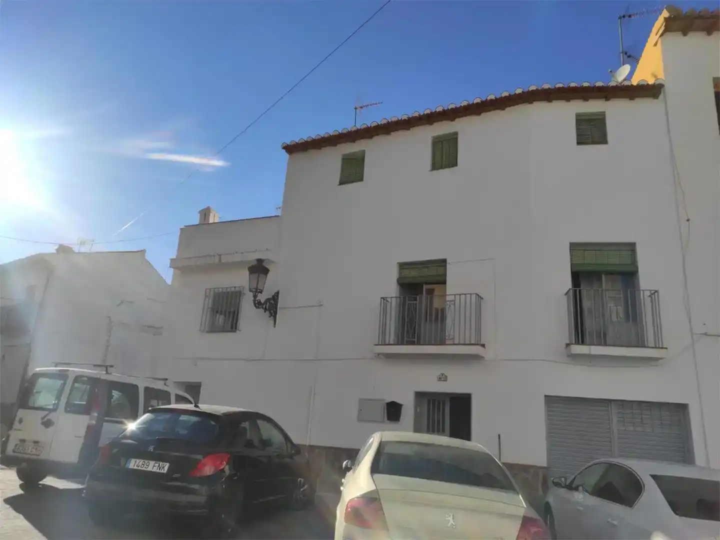 Vista exterior de Casa adosada en venda en Guadix amb Balcó