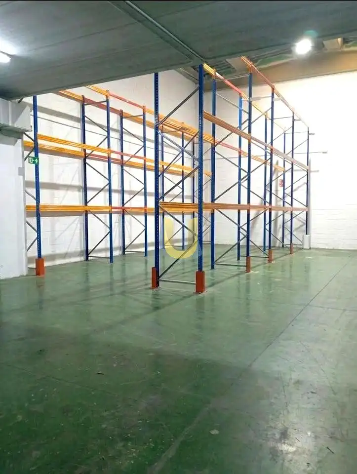 Nave industrial en alquiler en Reyes Católicos