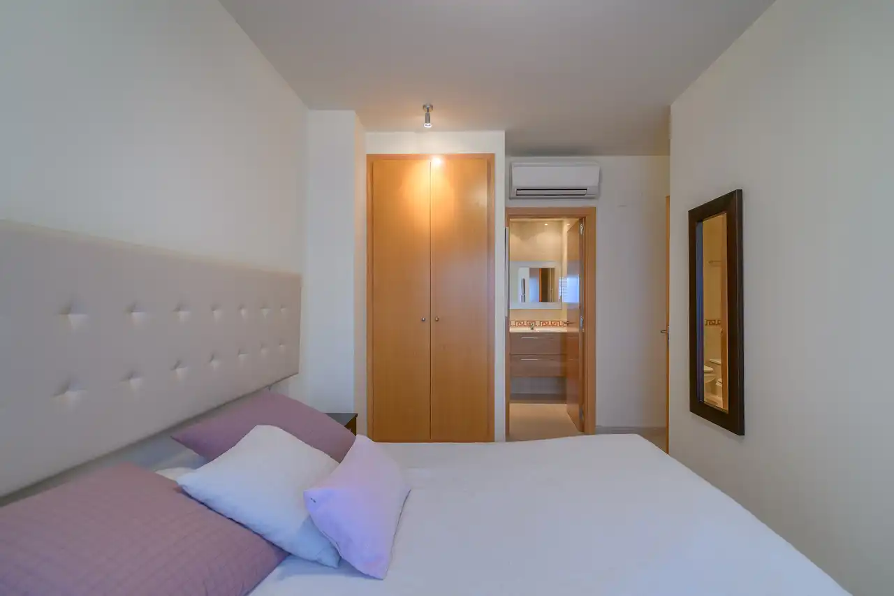 Schlafzimmer von Wohnung zum Verkauf in Tossa de Mar mit Klimaanlage, Heizung und Balkon