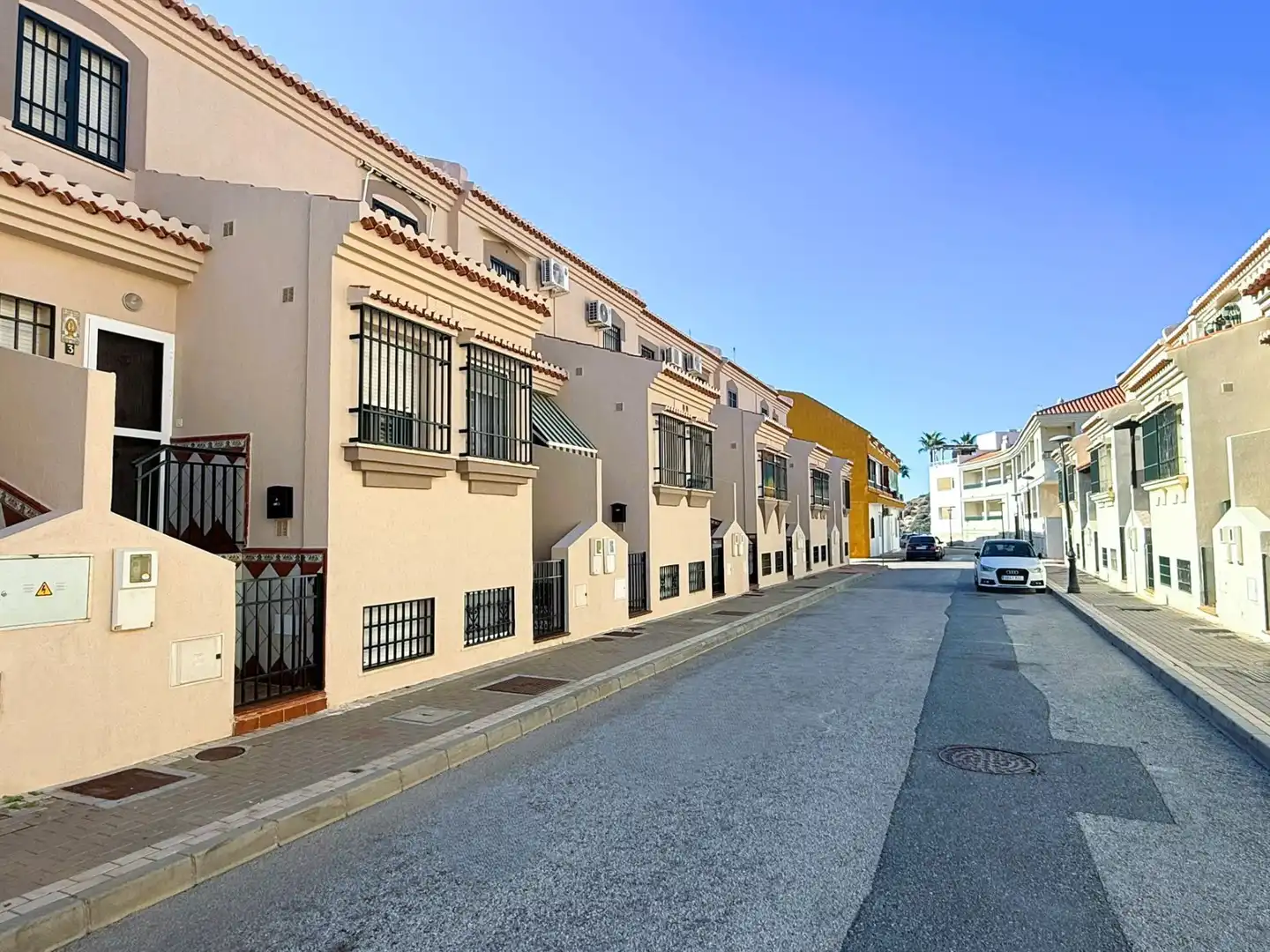 Adosado con piscina en venta en Osa Mayor 2