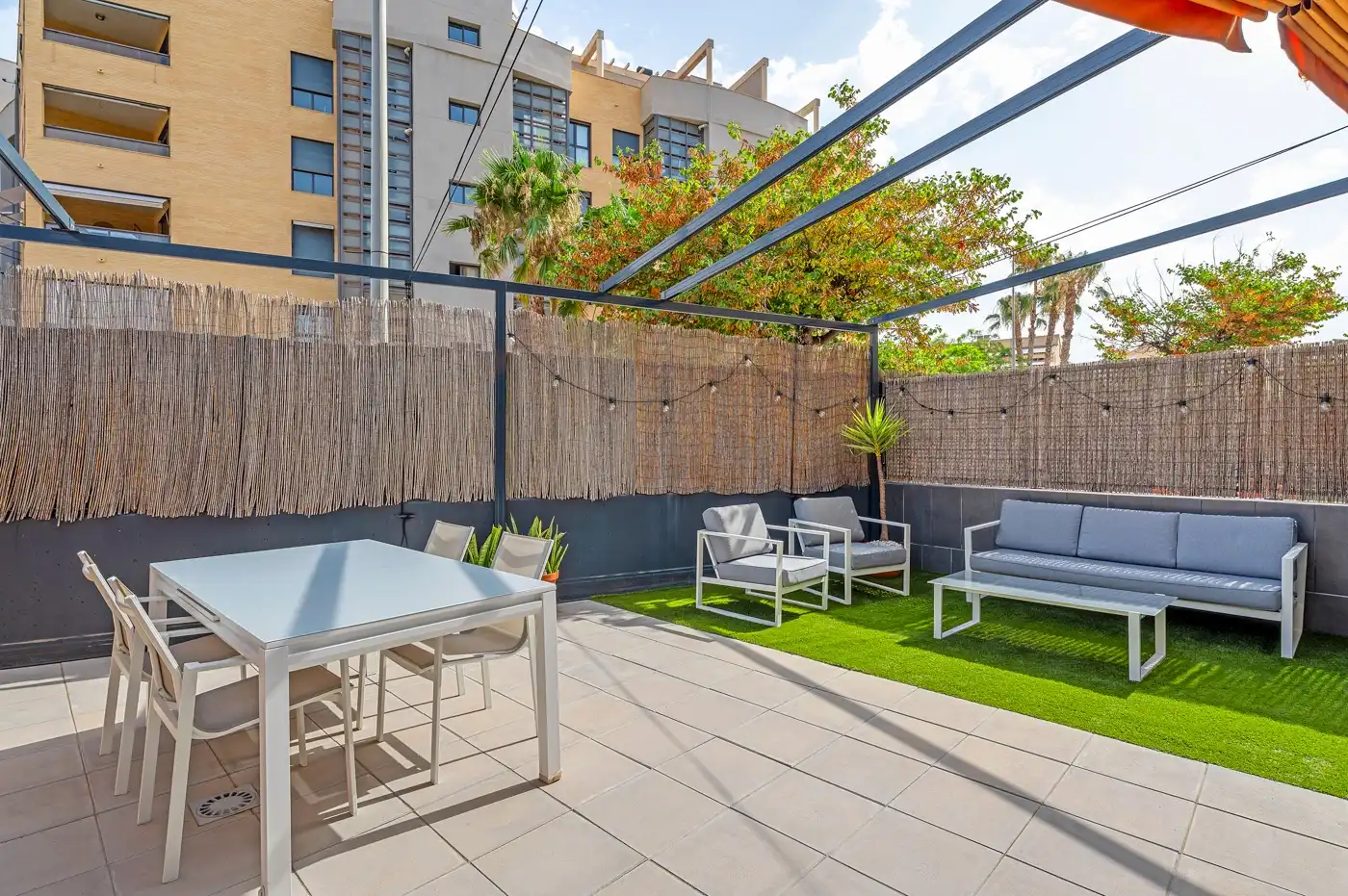 Terrassa de Planta baixa en venda en El Campello amb Aire condicionat, Calefacció i Jardí privat
