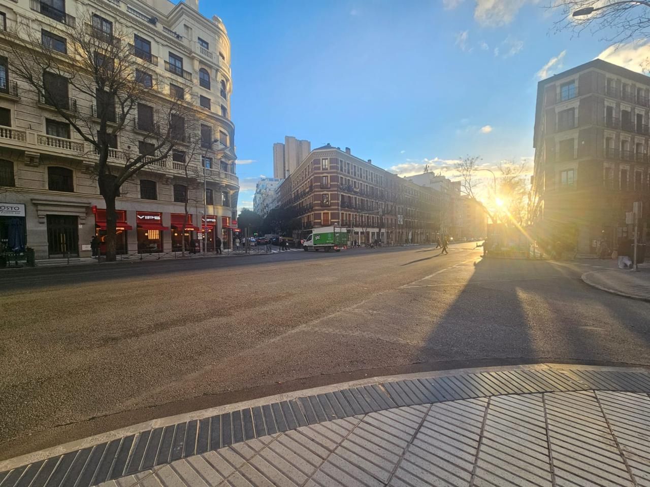Vista exterior de Planta baja de alquiler en  Madrid Capital con Calefacción, Terraza y Amueblado