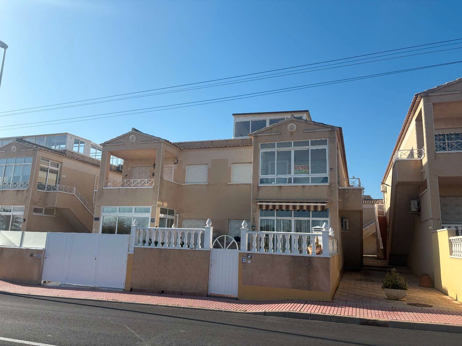 Vista exterior de Apartament en venda en Orihuela amb Aire condicionat, Piscina i Moblat
