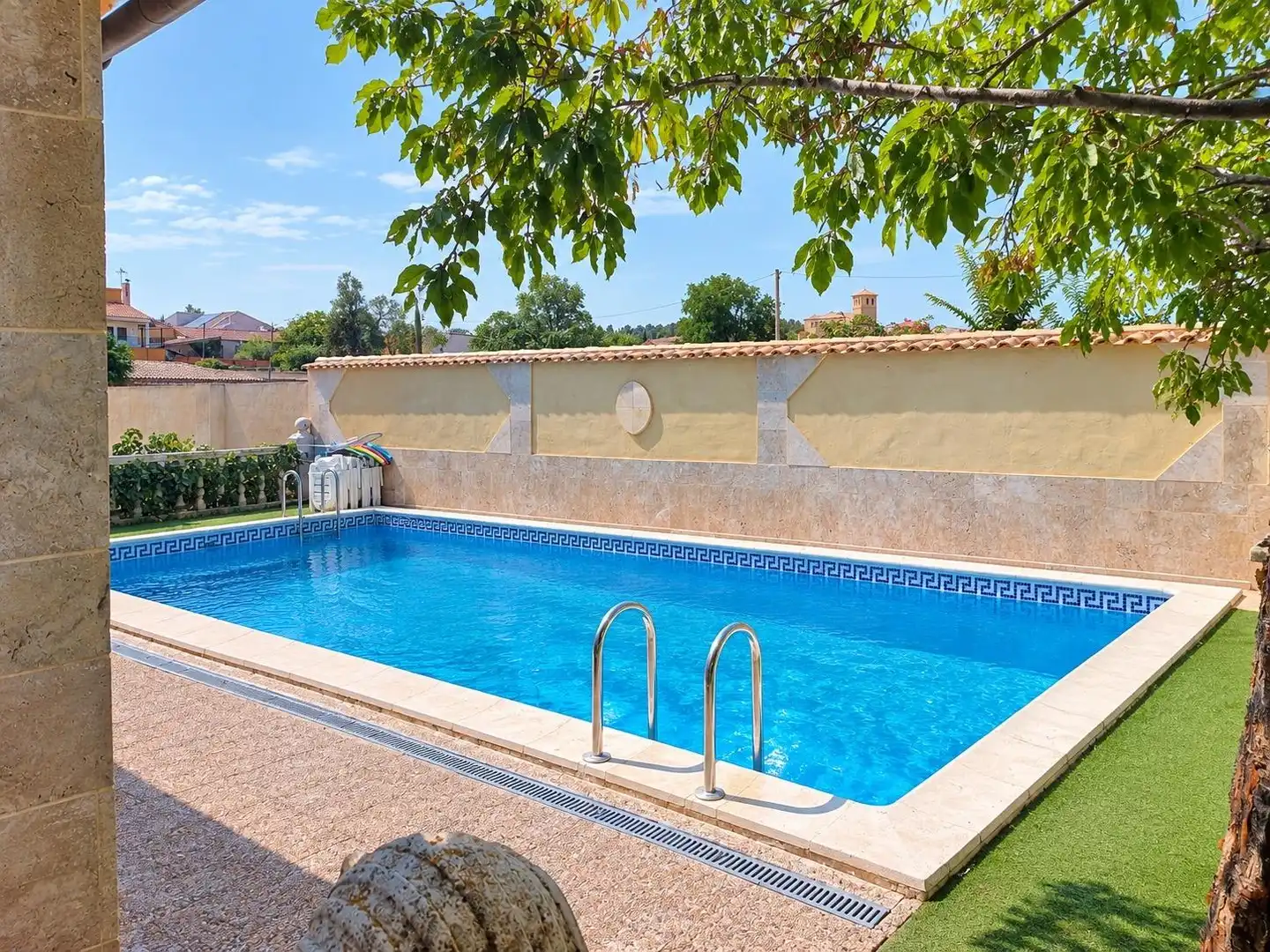 Piscina de Finca rústica en venda en La Almarcha  amb Calefacció, Jardí privat i Piscina