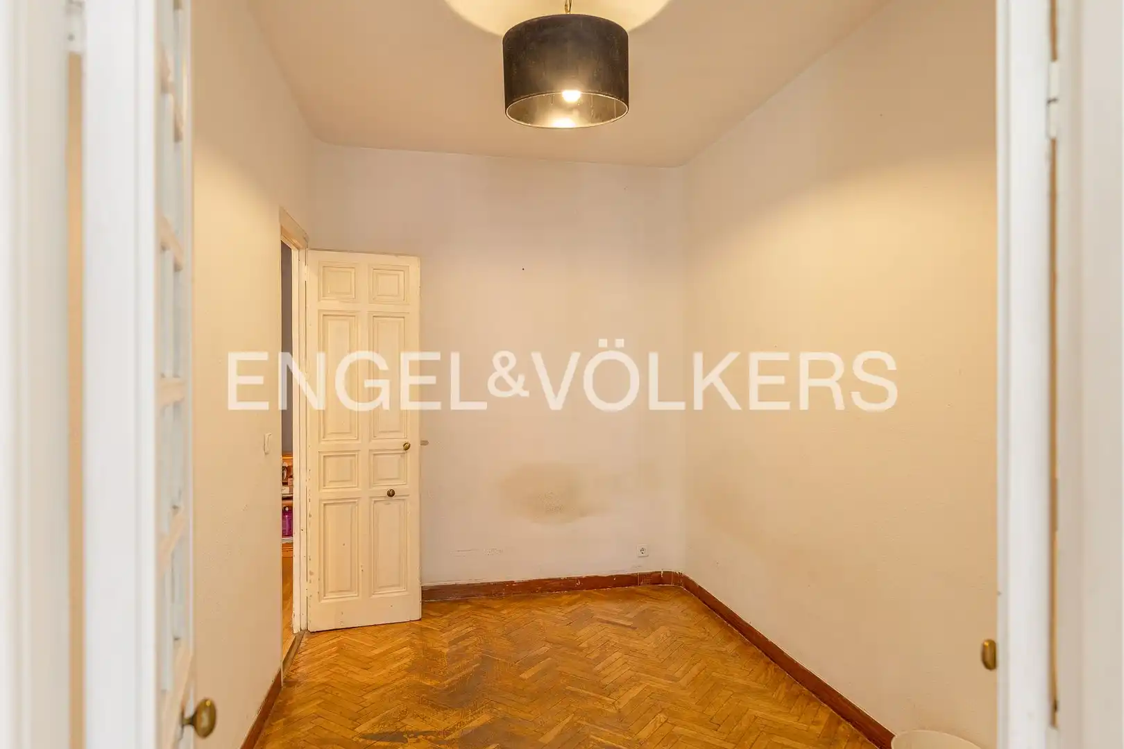 Piso en venta en Madrid con Calefacción y Balcón