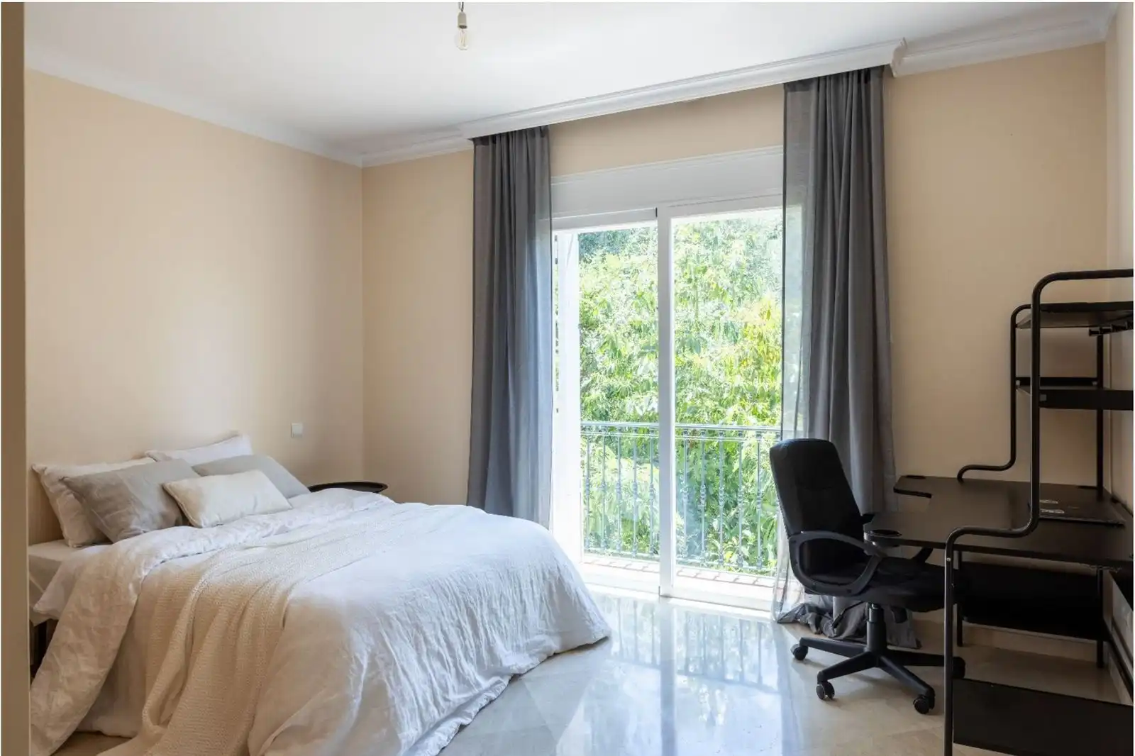 Habitación de Casa o chalet en venta en Marbella con Aire acondicionado, Terraza y Trastero