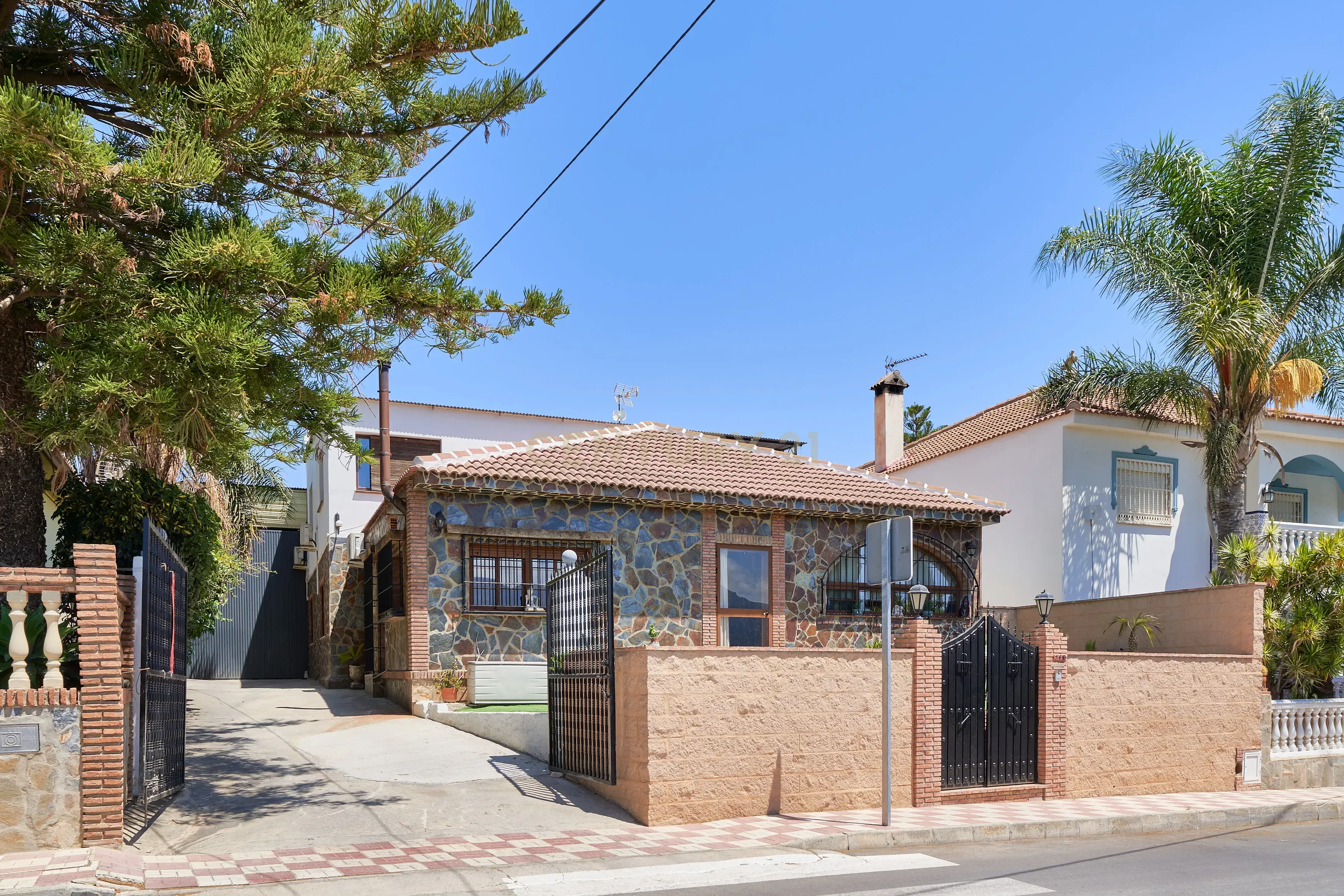 Exterior view of House or chalet for sale in Alhaurín de la Torre  with Air Conditioner, Private garden and Storage room