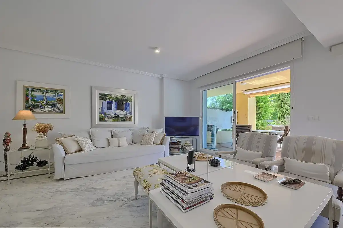 Piso con ascensor en venta en Río Real - Los Monteros, imagen 2