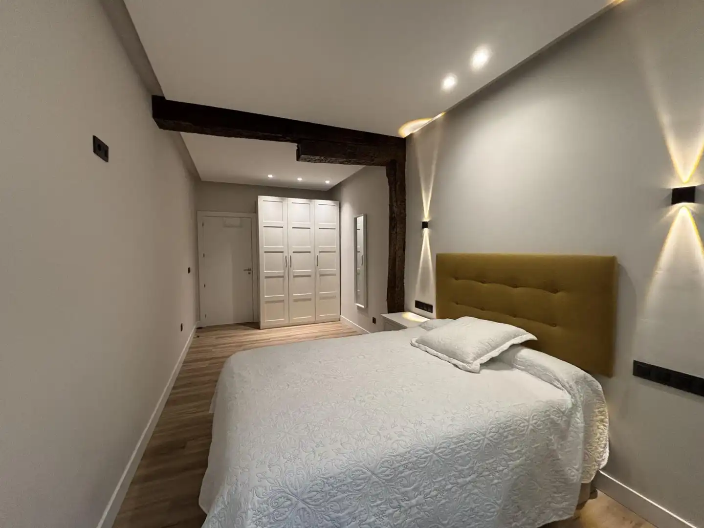 Habitación de Piso de alquiler en Bilbao  con Amueblado y Balcón