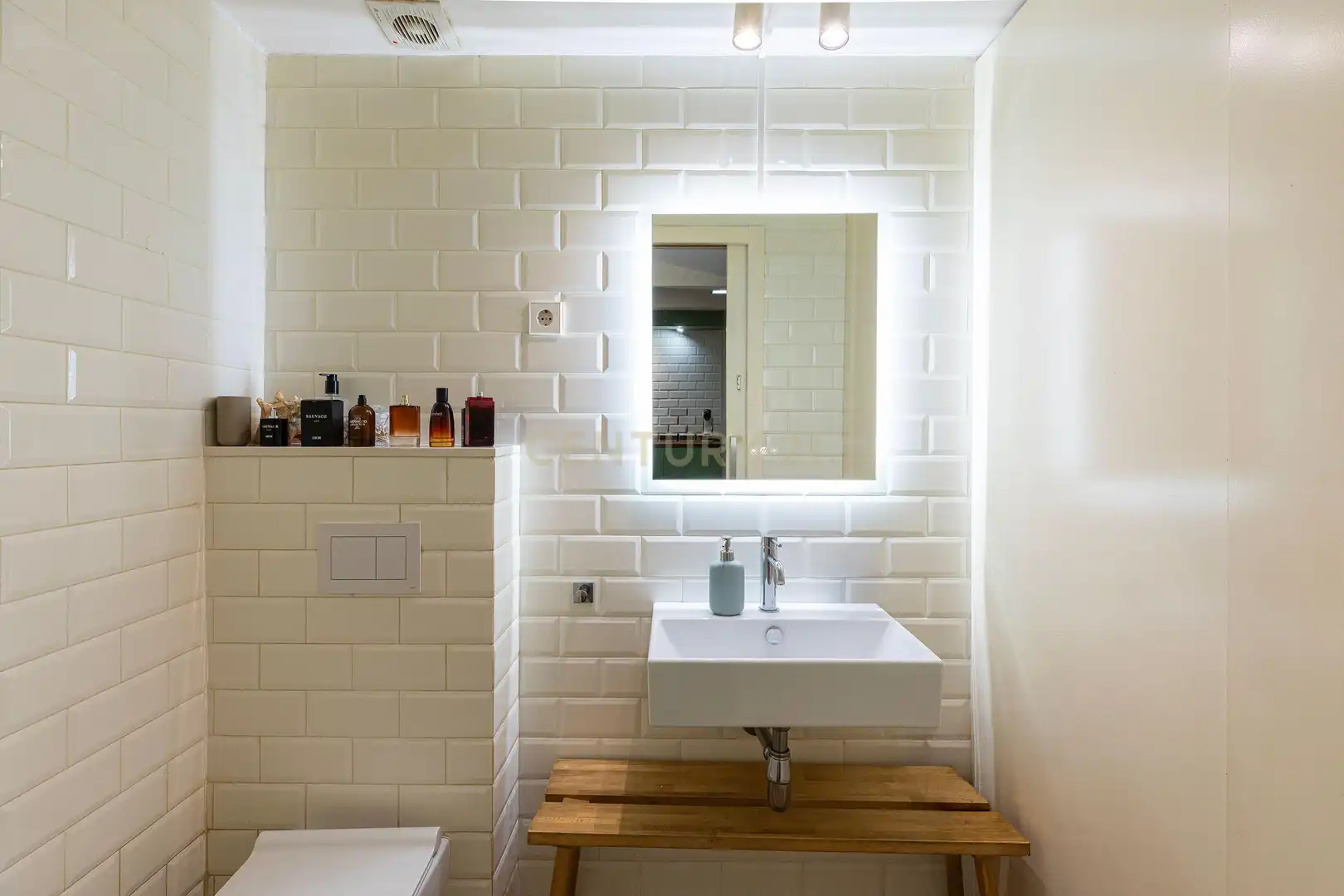Bathroom of Houses for sale in Sant Martí
