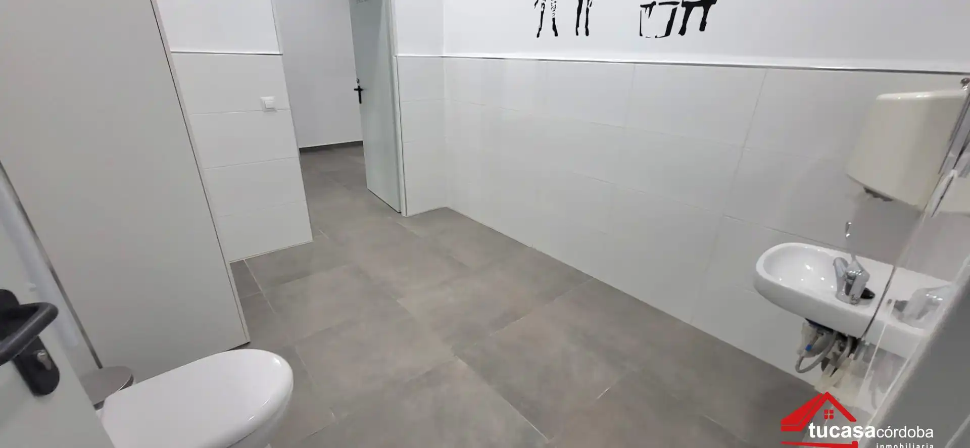 Bany de Local en venda en Córdoba amb Aire condicionat