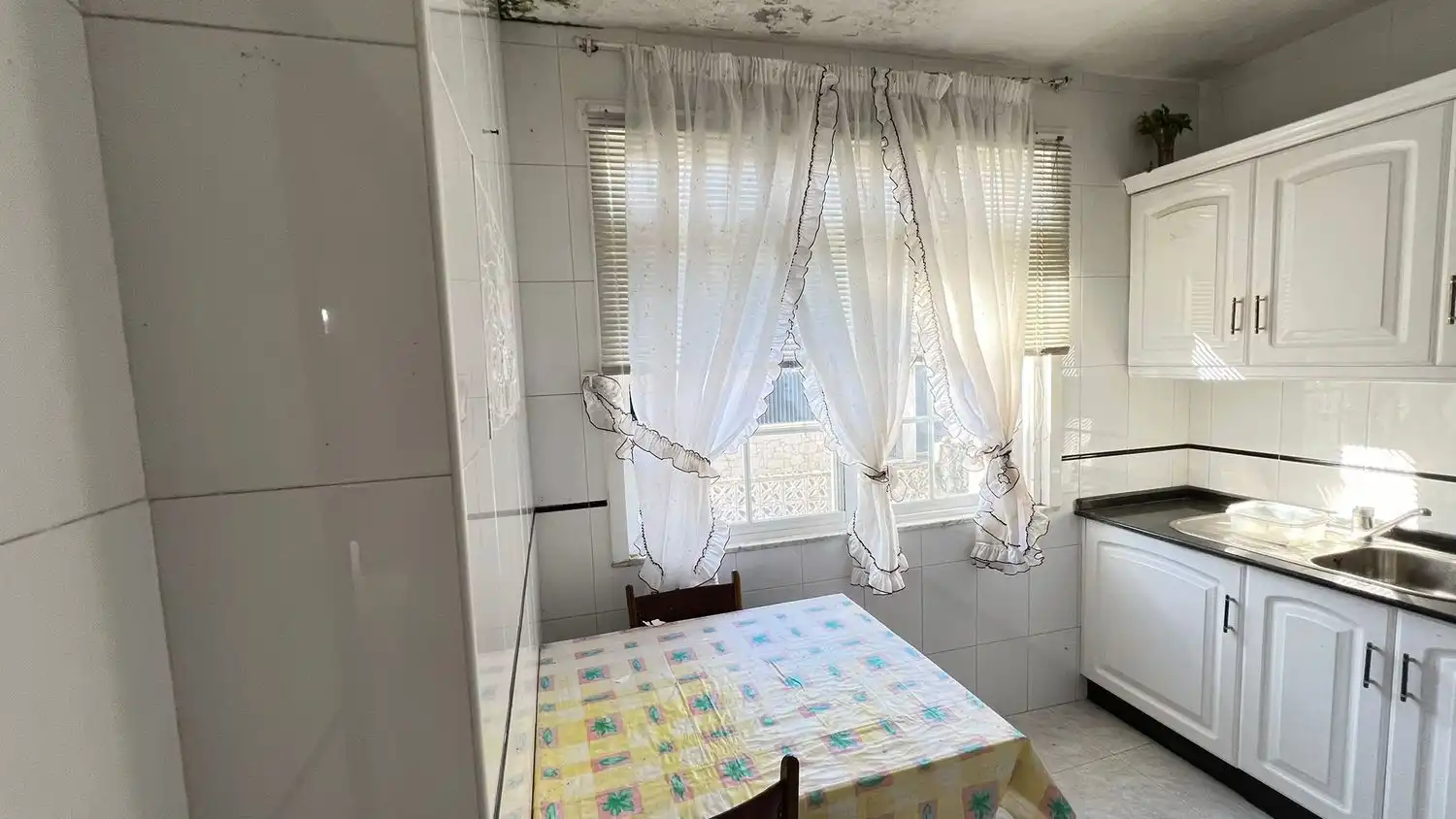 Cuina de Casa o xalet en venda en Arteixo amb Moblat i Forn
