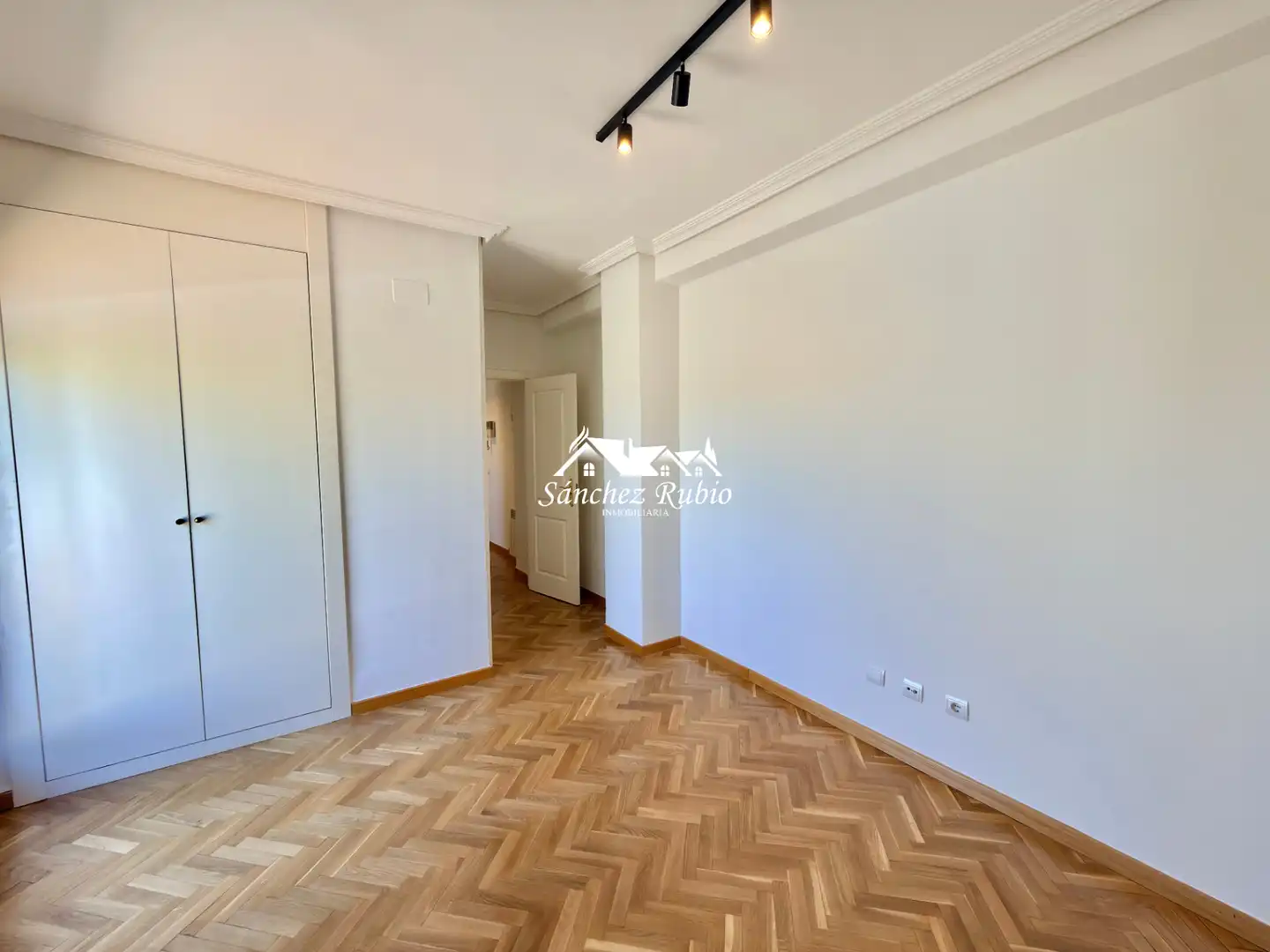 Bedroom of Attic for rent in Las Rozas de Madrid  with Air Conditioner, Heating and Parquet flooring
