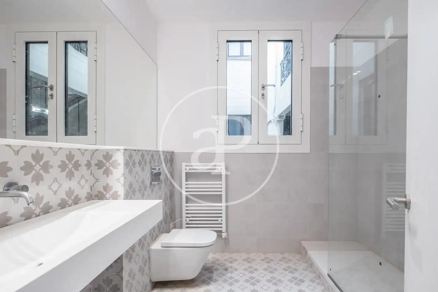 Bathroom of Flat for rent in Barcelona  with Air Conditioner, Heating and Balcony