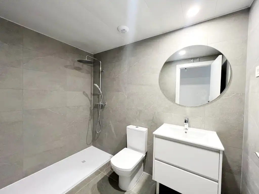 Baño de Piso de alquiler en Alcalá de Henares con Terraza, Trastero y Domótica