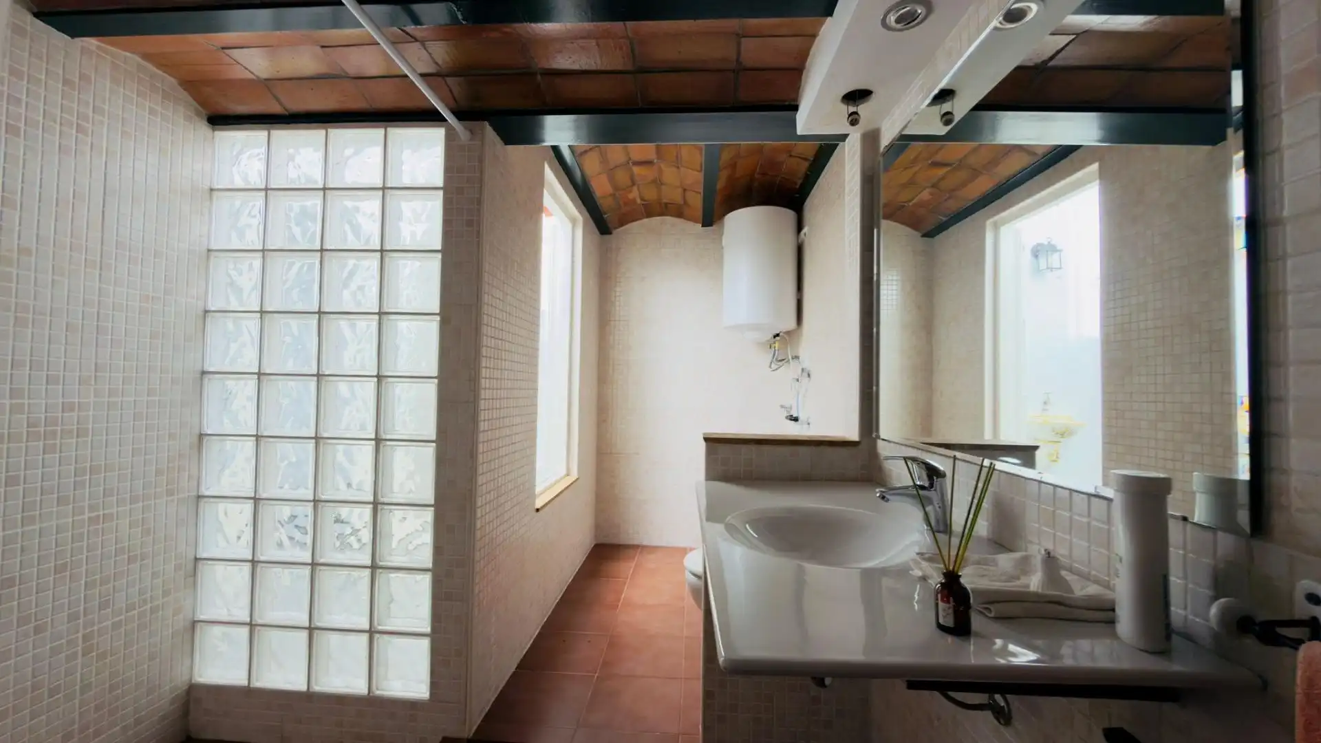 Baño de Piso en venta en Vilanova i la Geltrú con Terraza, Amueblado y Balcón