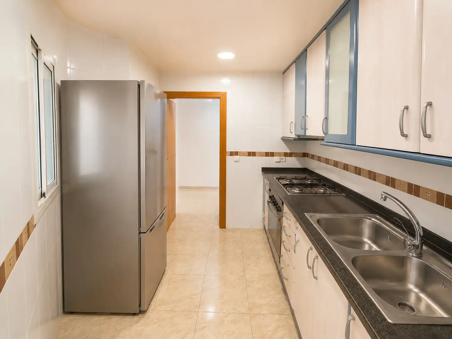 Kitchen of Flat for sale in Santa Coloma de Gramenet  with Air Conditioner, Heating and Washing machine