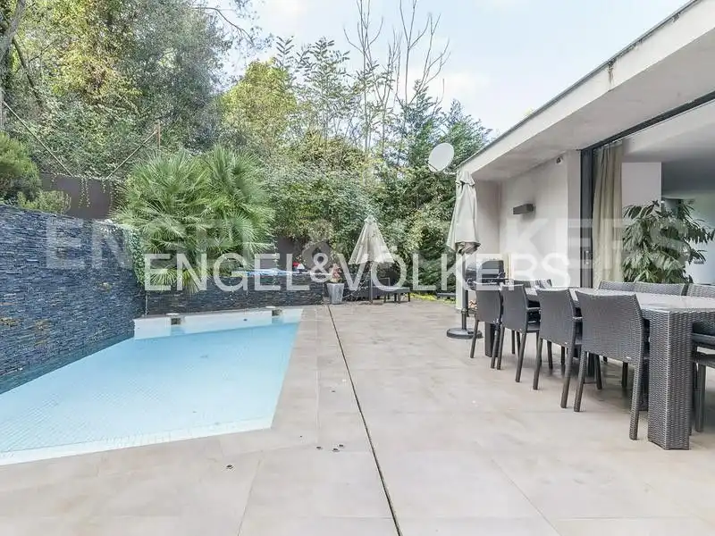 Casa con terraza en venta en Carrer Joaquim Blume, imagen 2
