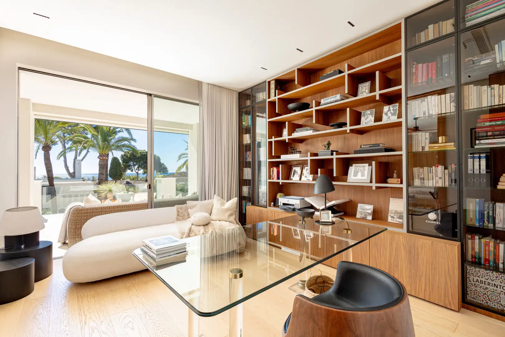 Sala d'estar de Casa o xalet de lloguer en Marbella amb Calefacció, Jardí privat i Terrassa